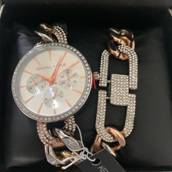 Watch - Picture 2 of 4